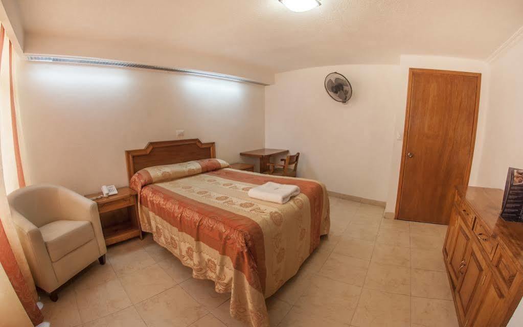 Hotel Atenas Xalapa Bagian luar foto